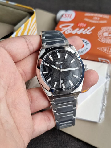 Everett Three-Hand Date Stainless Steel Watch Fs5821